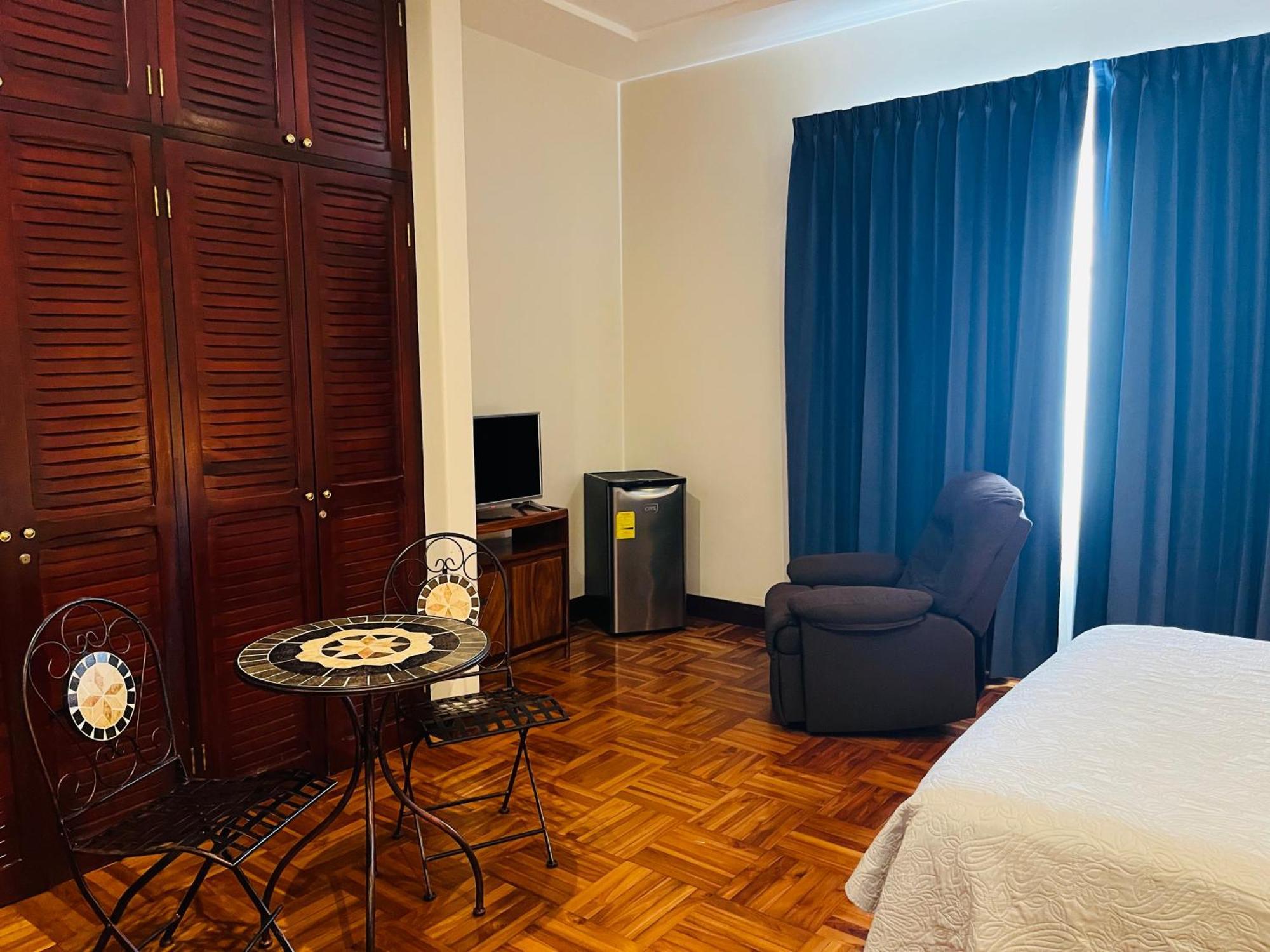Hostal Ester`s Place Escazú