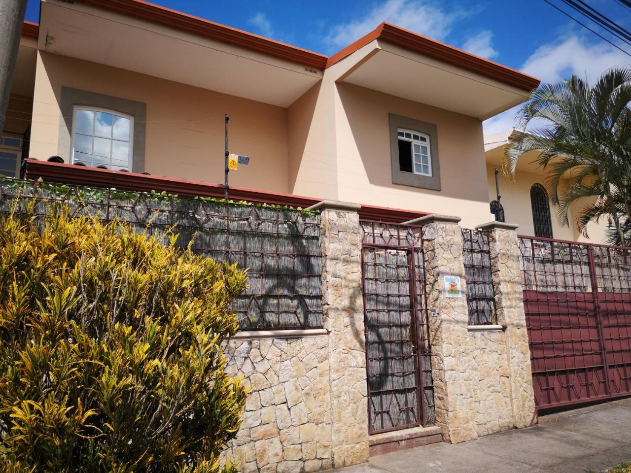 Ester`s Place Hostel *